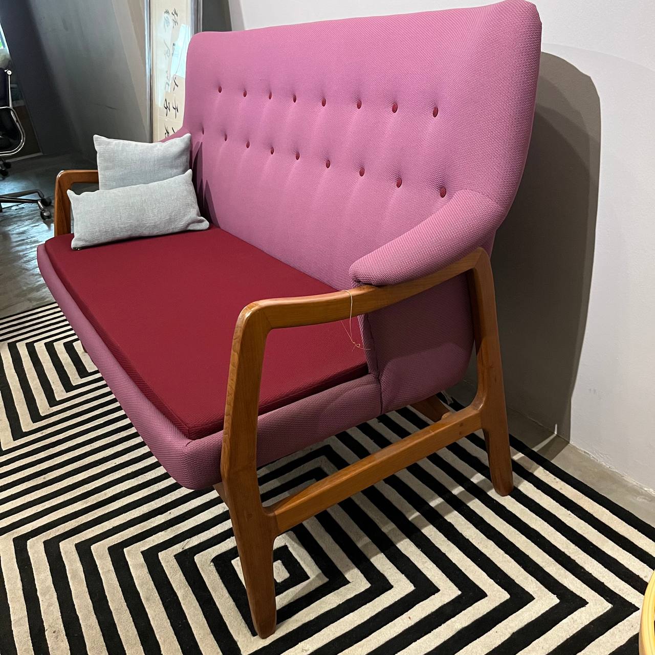 Berlin Love Seat - Timeless Design